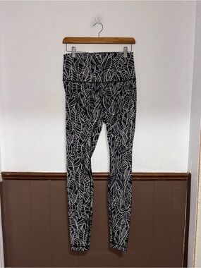 Lululemon | Black Printed Leggings | Size 8